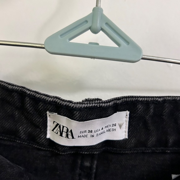 Black Zara denim shorts - Picture 3 of 3